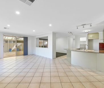 4 Bedroom Family Home with Open Plan Living! - Photo 6