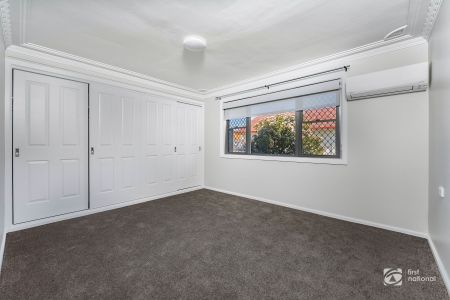 Spacious 3 Bedroom Renovated Unit - Photo 5