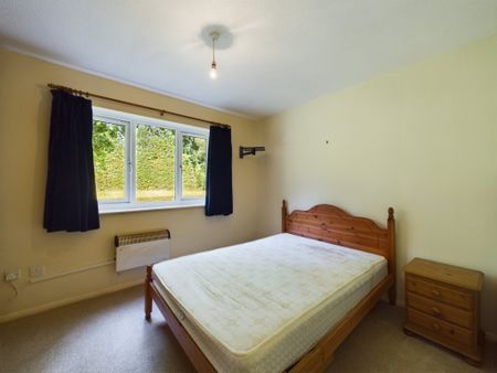1 bedroom Flat to rent - Photo 5