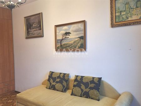 Tuż przy metrze - Photo 2