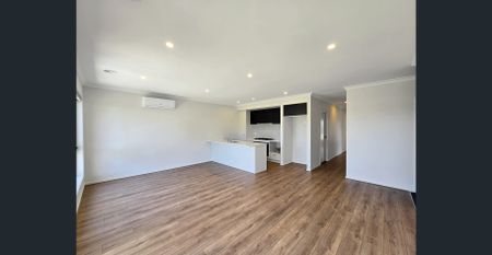 Eye Catching Home! - Photo 2