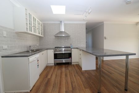 Highset House with River Views - Photo 4