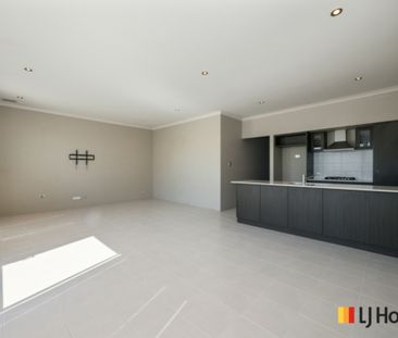 Charming 3-Bedroom Home - Photo 4