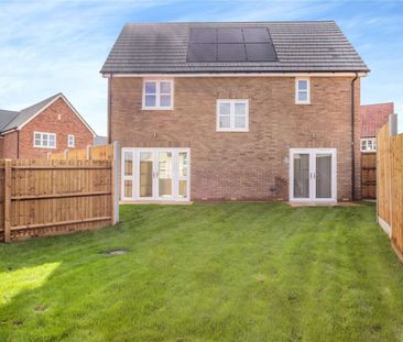 Contemporary family home in desirable village location - Photo 4