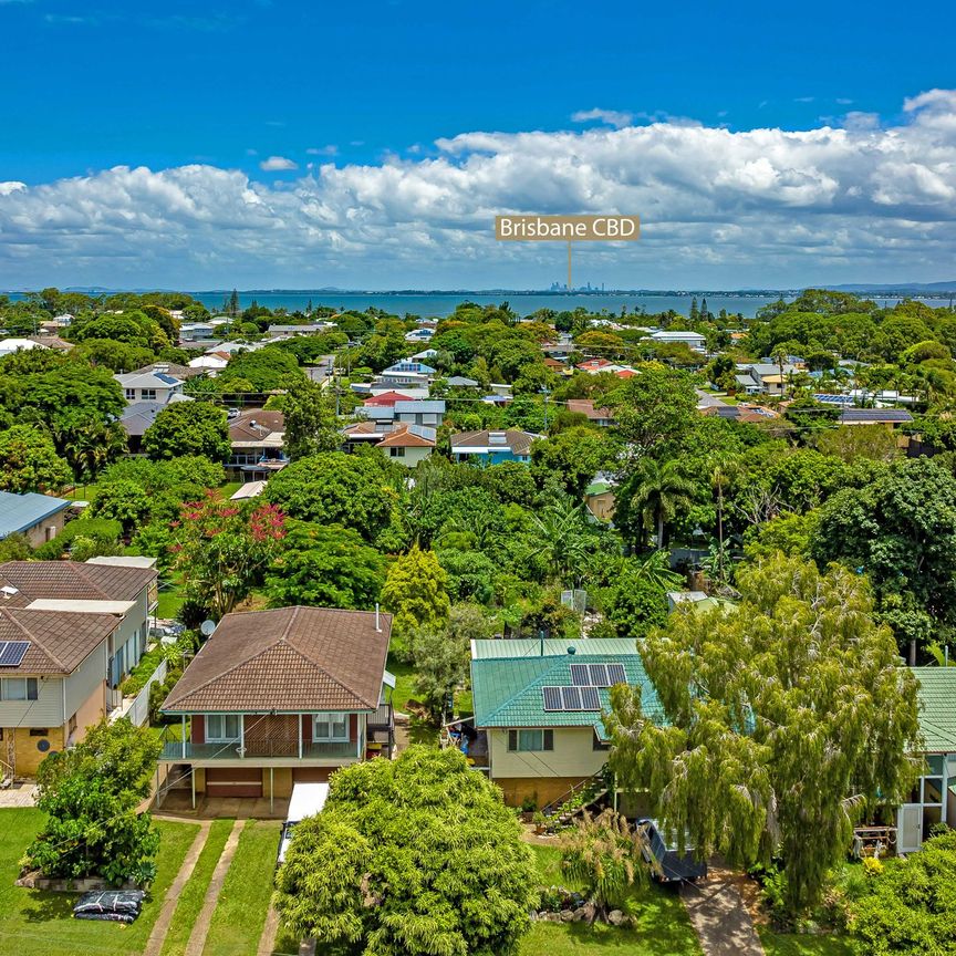 Recently Renovated - Family Home in Margate - Photo 1