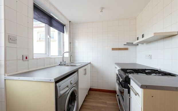 The Street, Bapchild, Sittingbourne, Kent, ME9 - Photo 1