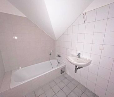 Schöne Dachgeschosswohnung mit Ausblick ins Grüne - Foto 1