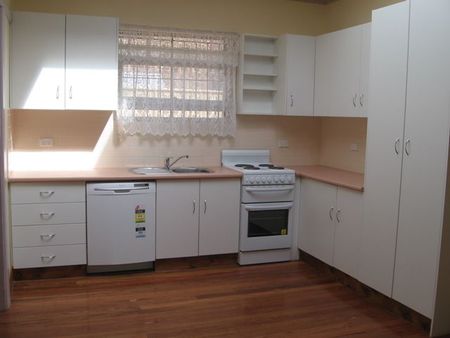 Polished floorboards - small friendly block! - Photo 4