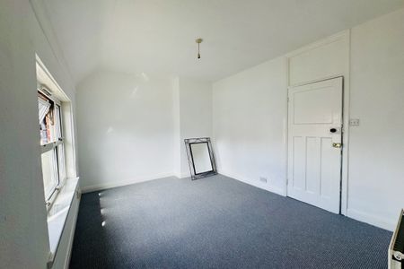 Jubilee Crescent - Photo 3