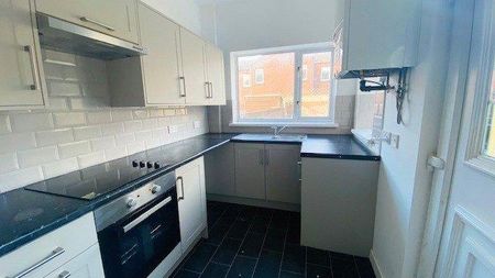 2 bedroom terraced house to rent - Photo 4