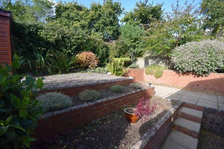 2 bedroom detached house to rent - Photo 5