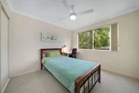 “Top-Floor Retreat with Leafy Views in the Heart of Enoggera | Initial 6-Month Lease” - Photo 3