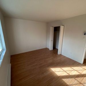 Grand 5 1/2 rénové à louer à Bromont - Photo 2