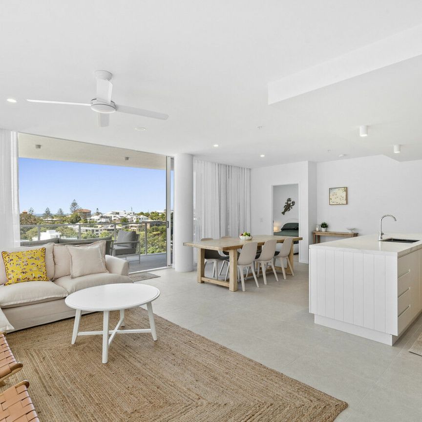 LUXURY FULLY FURNISHED THREE BEDROOM TOP FLOOR APARTMENT - THE DEL RAY - Photo 1