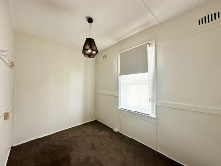 RENOVATED 4 BEDROOM HOUSE IN PYRMONT - Photo 5