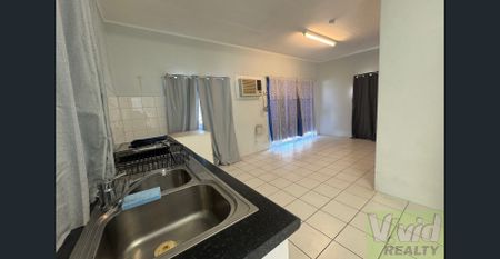 Neat 1 Bedroom Flat - Great Location - Photo 4