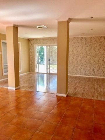 Perfect Family Home! - Photo 3