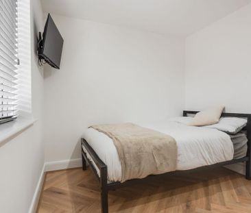 6 bedroom house to rent - Photo 1