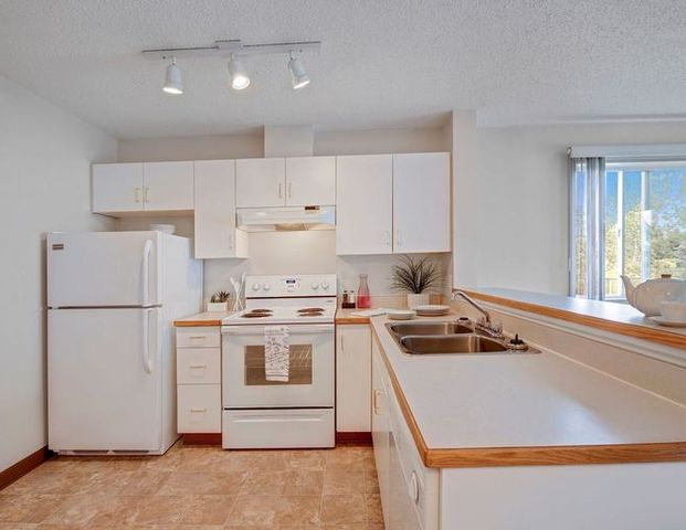 Manning Crossing | 5011 140 Avenue NW, Edmonton - Photo 1