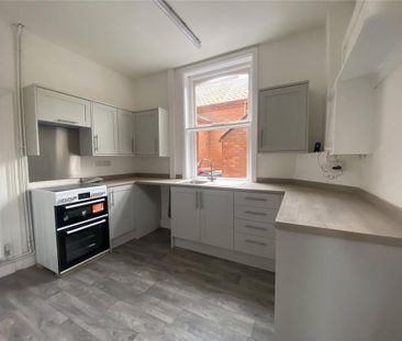 3 bedroom semi-detached house to rent - Photo 5