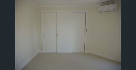 Beautifully Appointed, Near New Town House, 3 Bedroom + Large Study / 2nd Living - Photo 2