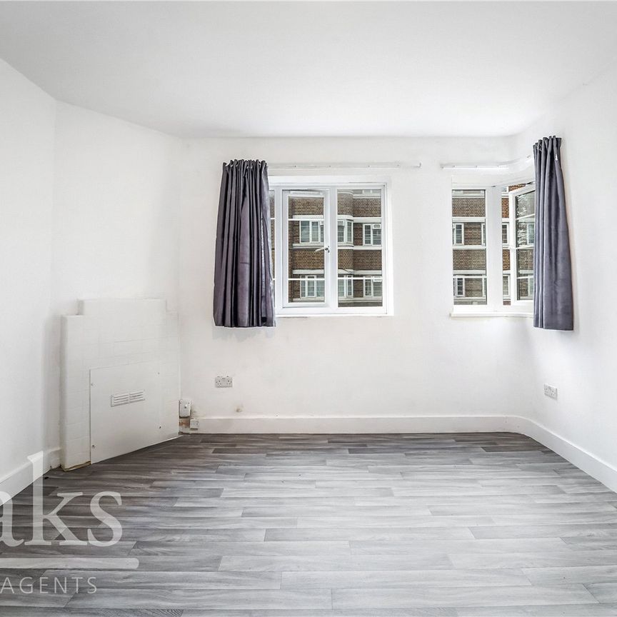 Warwick Gardens, Thornton Heath, Surrey - Photo 1