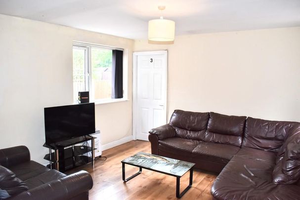 6 bedroom semi-detached house to rent - Photo 1