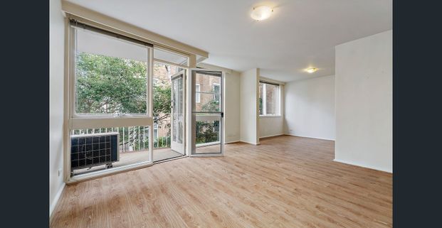 Spacious two bedroom apartment - Photo 1