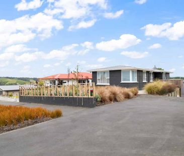 A home of elegance, ease and true tranqulity - Photo 5