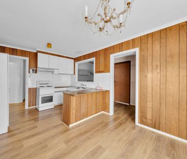 House in Prime Location! Next door to Parkmore Shopping Centre! - Photo 3