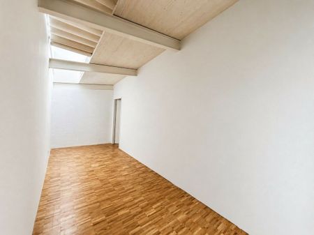 Tolles Raumgefühl mit hohen und offenen Räumen - Photo 3
