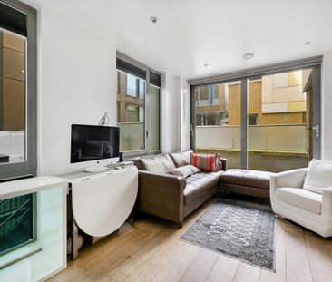 Elegant ground-floor apartment with a generous private terrace in t... - Photo 2