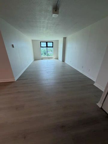 Rideau East Apartments — 802 - Photo 3