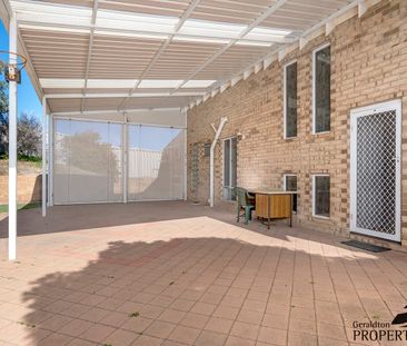 Unique Two Storey Family Home - Break Lease - Photo 2