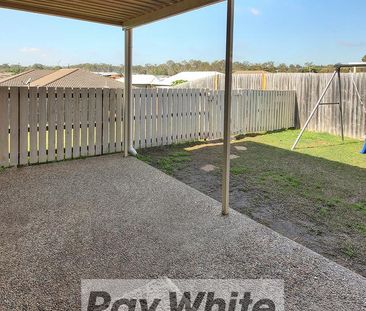 4 BEDROOM FAMILY HOME IN IDEAL LOCATION! - Photo 1