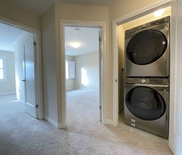 For Lease - 33 Laguna Village Crescent, Hamilton, Ontario - Photo 6