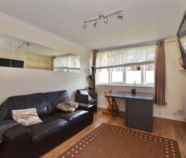 4 bedroom flat to rent - Photo 1