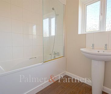 4 bedroom detached house to rent - Photo 6