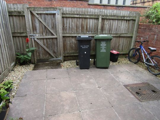 3 bed Terraced - To Let - Photo 1