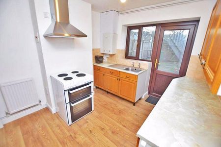 3 bedroom terraced house to rent - Photo 5