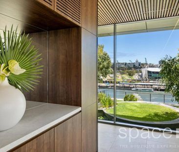 Life in the Quay - Photo 1