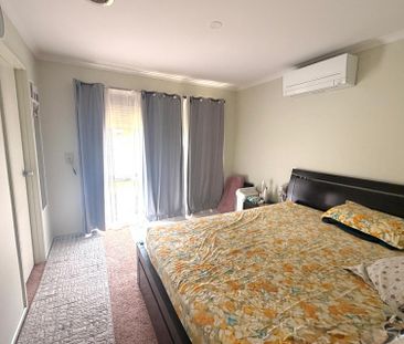 15 Berridale Court Court, Hampton Park VIC - Photo 4