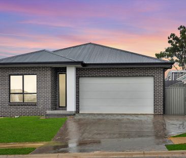 Beautiful 4 Bedroom Home - Convenient Location - Photo 2