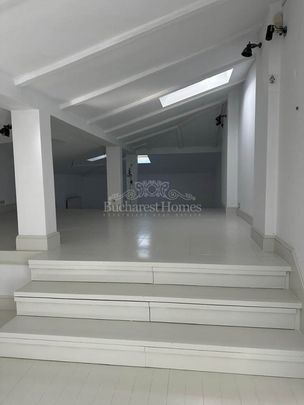 Distinguished Villa with Wallachian Architecture and Courtyard, Downtown - Fotografie 1