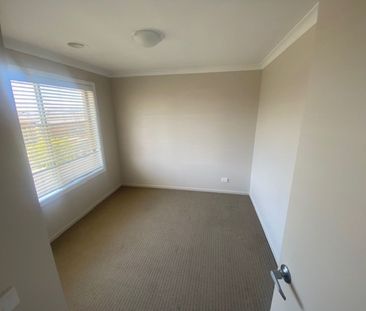 18 Kalbian Drive, Clyde North - Photo 2