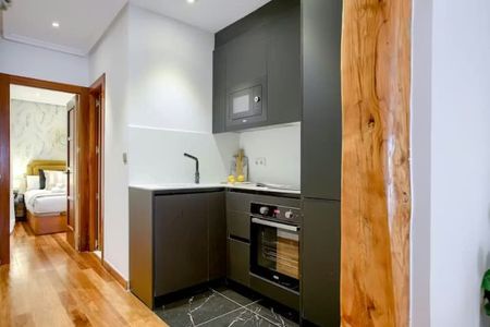 Plaza de las Comendadoras, Madrid, Community of Madrid 28015 - Foto 3