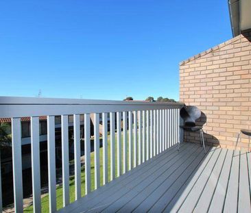 PRICE REDUCED - Stylish Unit Fully Furnished - Photo 1