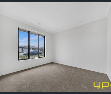 Modern 3-Bedroom Family Home in a Quiet Clyde Location - Photo 3