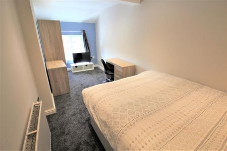 Cross Chapel Street, Headingley, LS6 3JE, Leeds - Photo 2