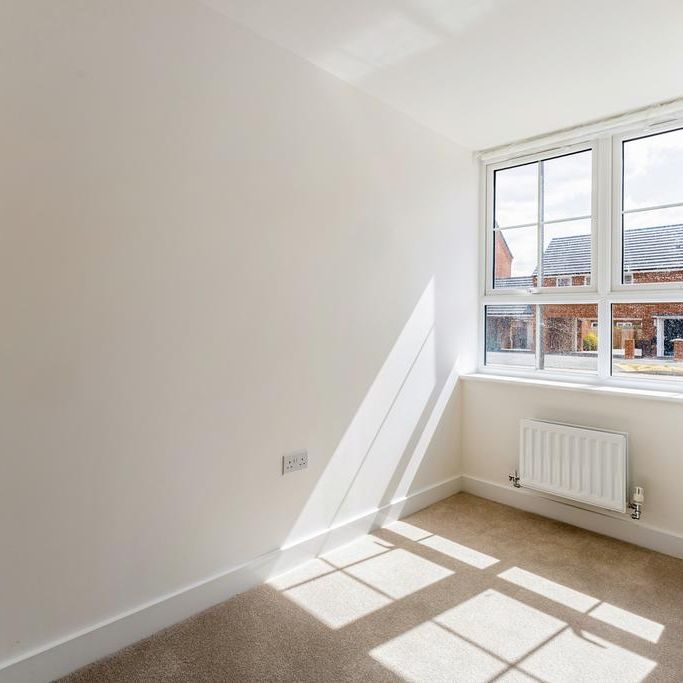 4 bedroom semi-detached house to rent - Photo 1